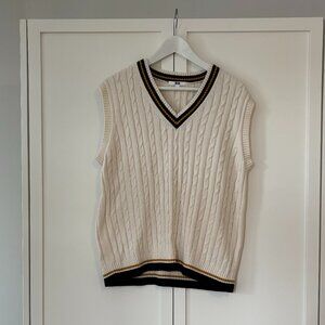 Uniqlo cable knit v-neck vest (size L)